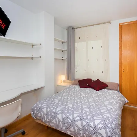 Проживання в сім'ї Central Market Guestrooms